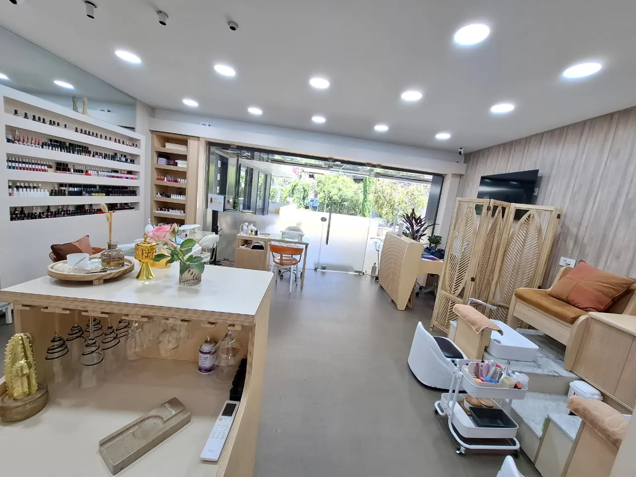 50 Square Meter Decorated Shop for Rent In Kaslik — الصورة 2