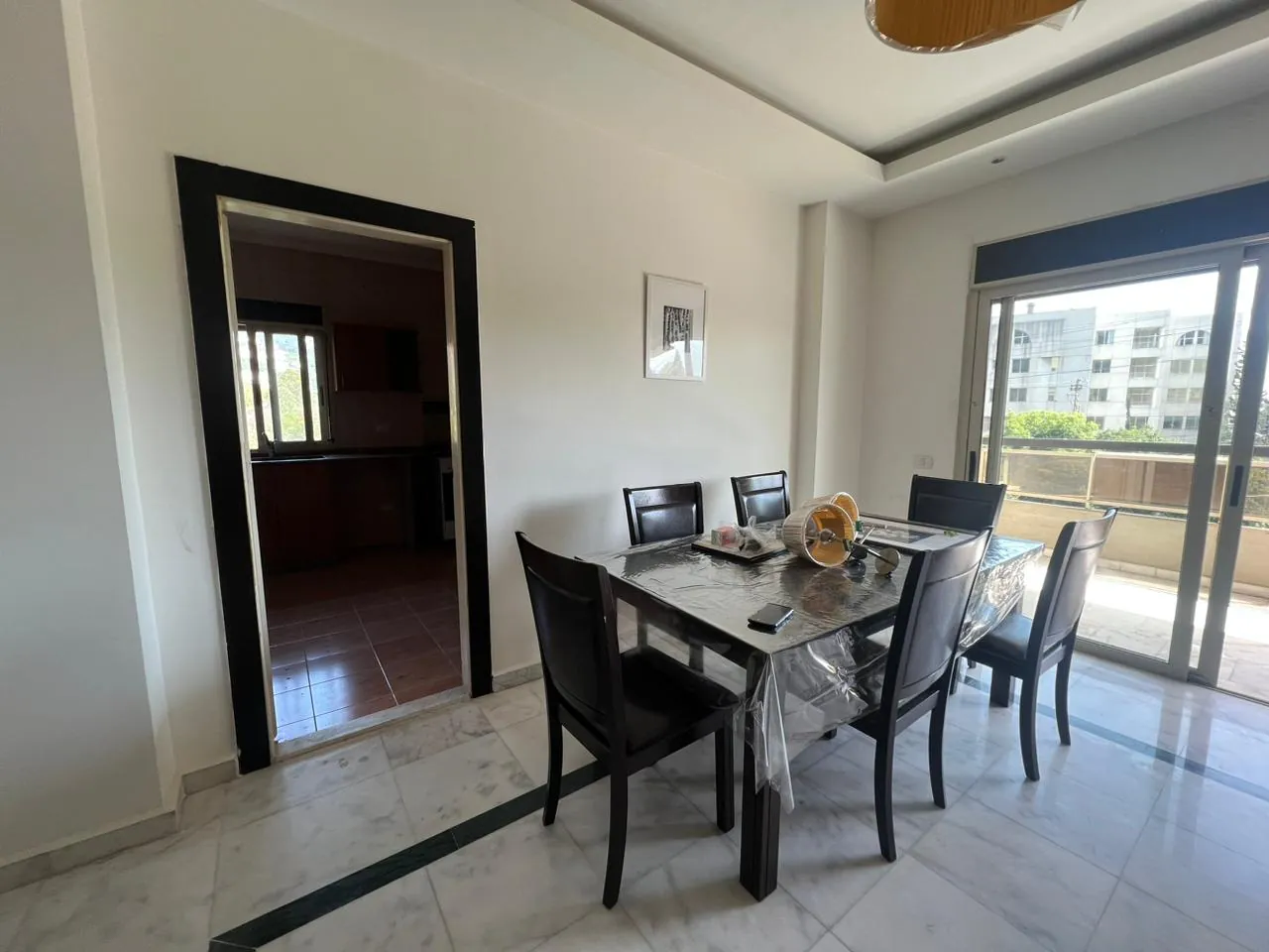 Partly Furnished Apartment for Rent in Adma with a Garden — الصورة 3