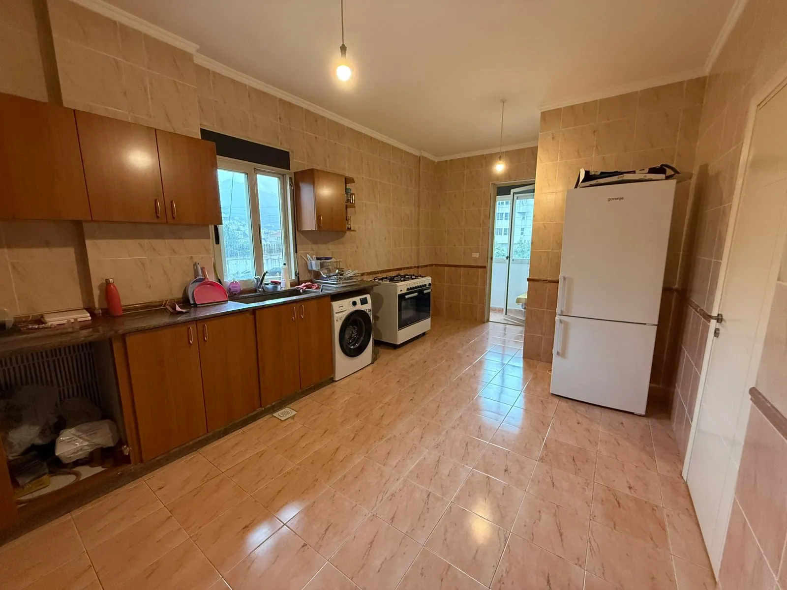 Partly Furnished Apartment for Rent in Adma with a Garden — الصورة 4