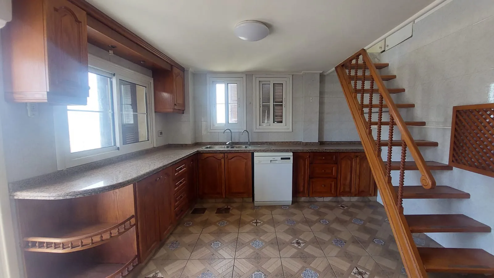 Duplex Rooftop for Rent in Zoukak El Blat, Down Town — الصورة 4