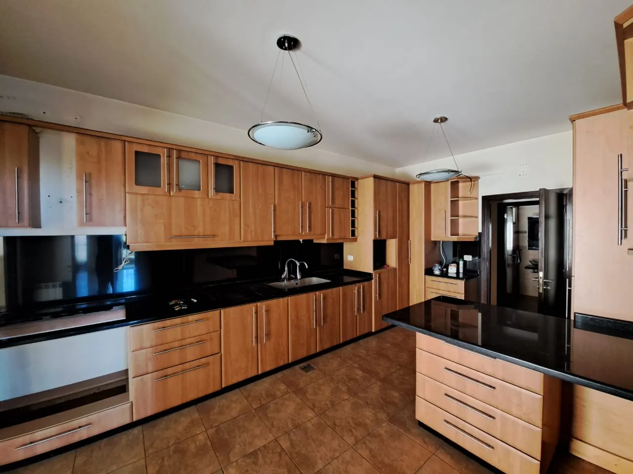 Decorated Apartment with 200 SQM Terrace For Sale In A Prime Location In Bsalim — الصورة 3