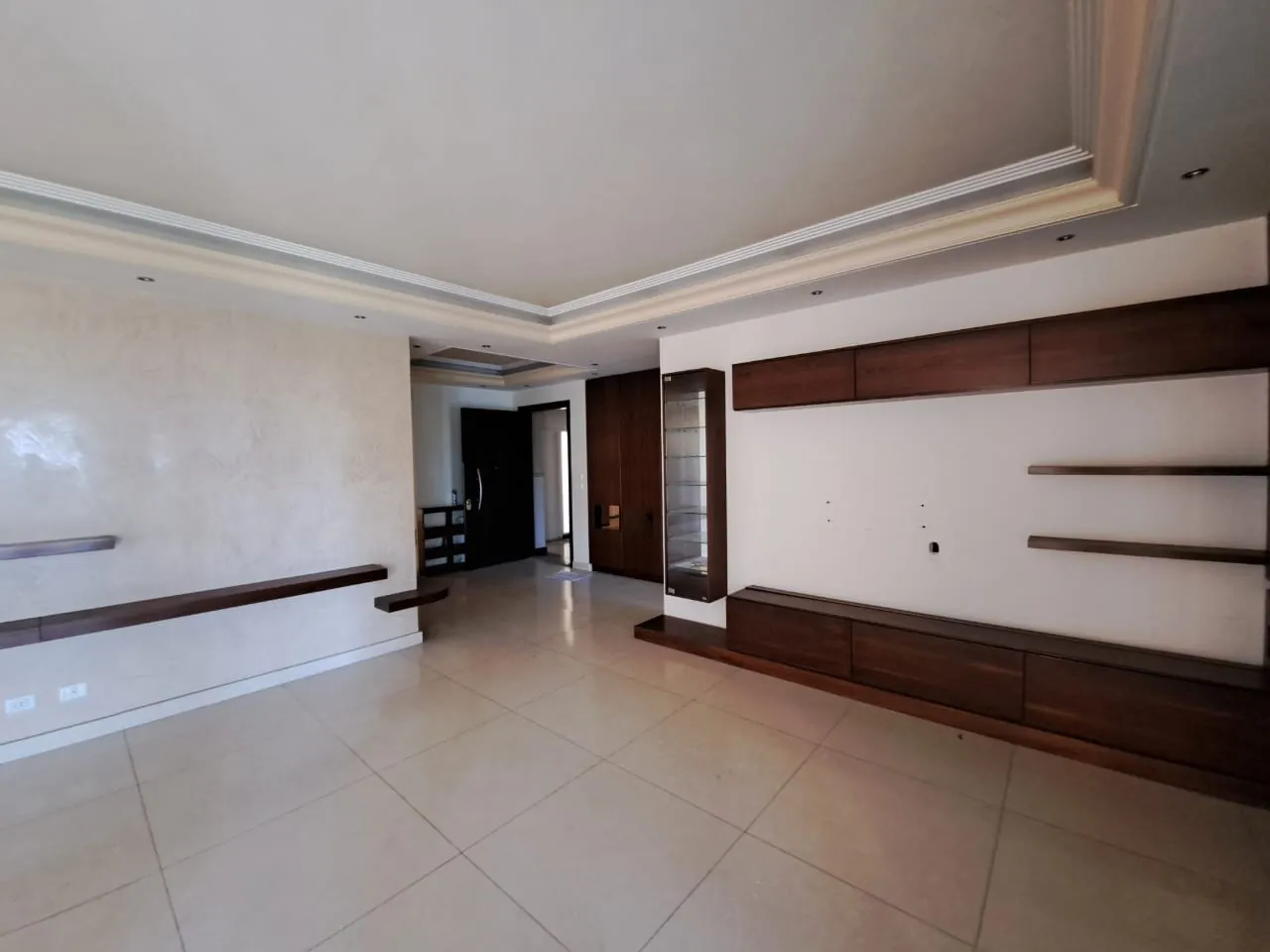Decorated Apartment with 200 SQM Terrace For Sale In A Prime Location In Bsalim — الصورة 9