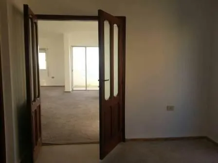 Spacious Apartment for Sale in An Old Building in Blat, Jbeil — الصورة 2
