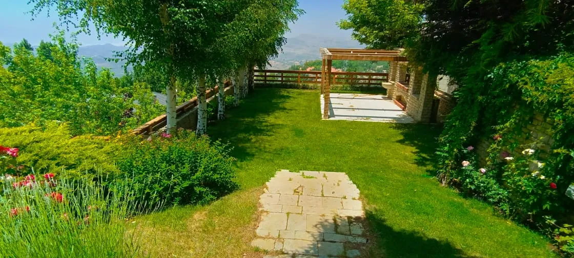 A Unique Prestigious Furnished Villa With Garden for Sale in Faqra Club — الصورة 2