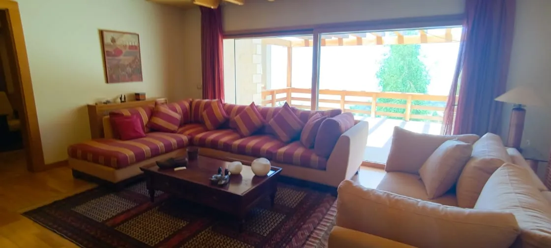 A Unique Prestigious Furnished Villa With Garden for Sale in Faqra Club — الصورة 4