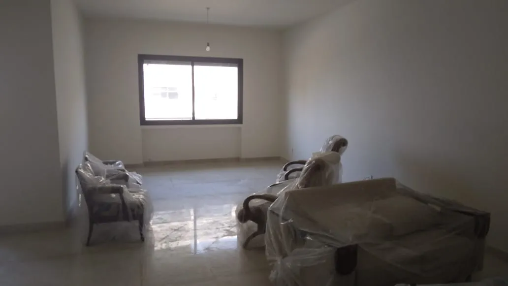Spacious Apartment With Big Terrace for Sale In A Calm Area In Bsalim — الصورة 6