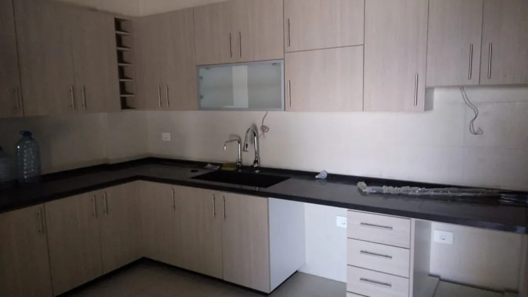 Spacious Apartment With Big Terrace for Sale In A Calm Area In Bsalim — الصورة 7