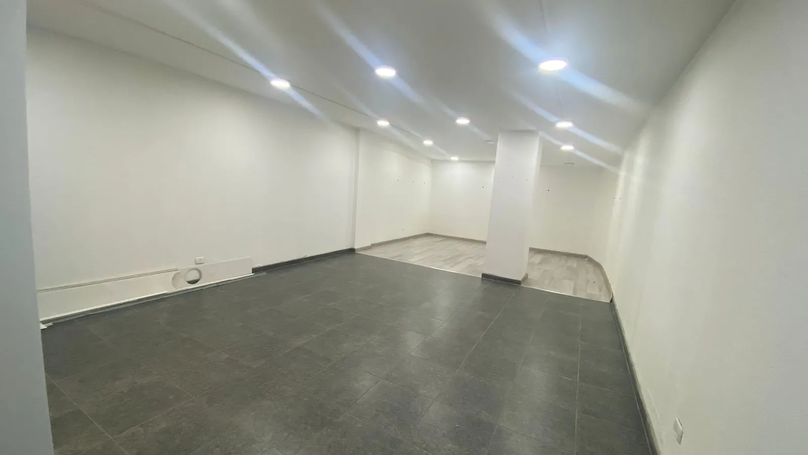 100 SQM Shop With Mezanine for Rent In Jal El Dib — الصورة 2