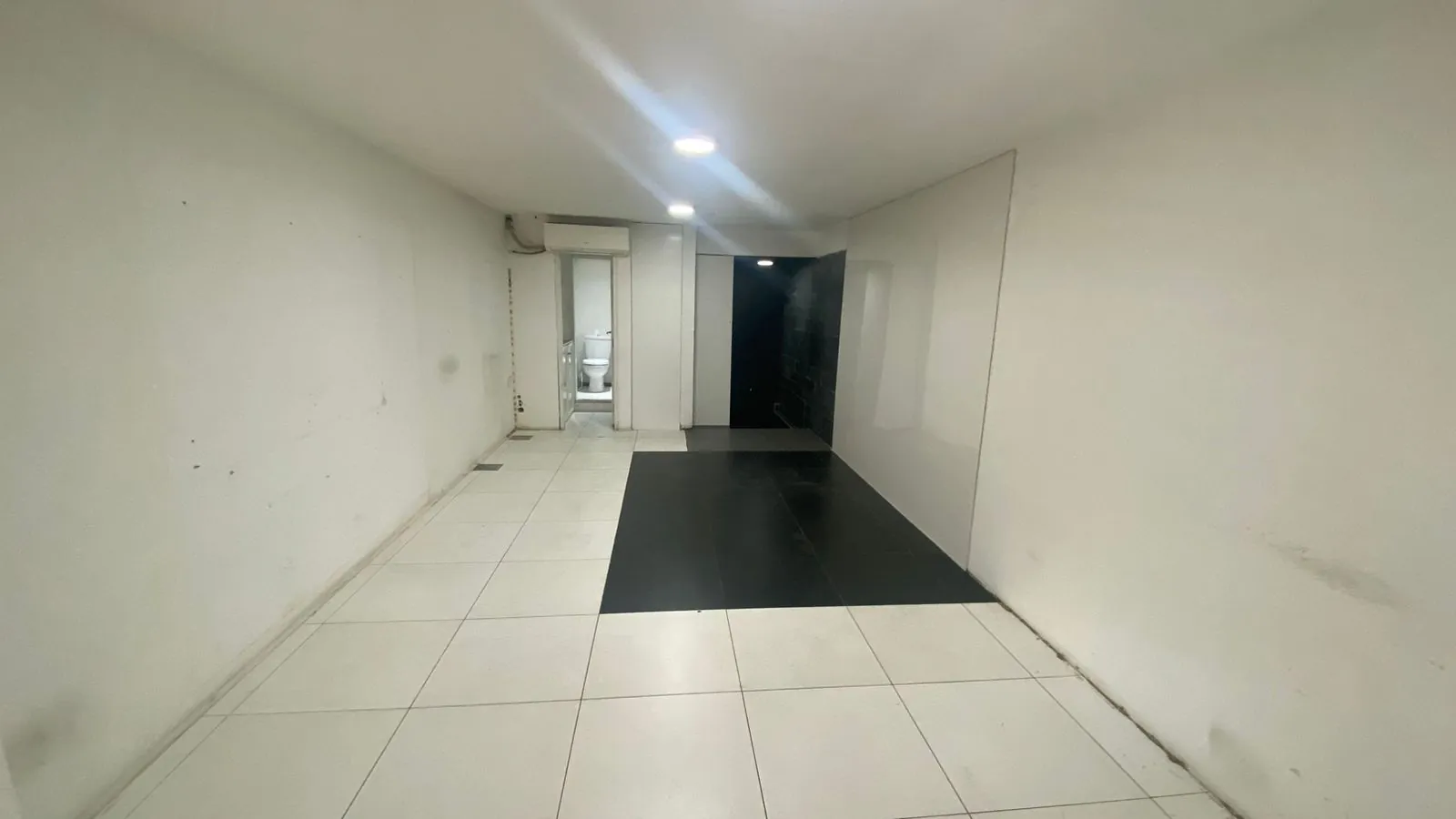 100 SQM Shop With Mezanine for Rent In Jal El Dib — الصورة 3