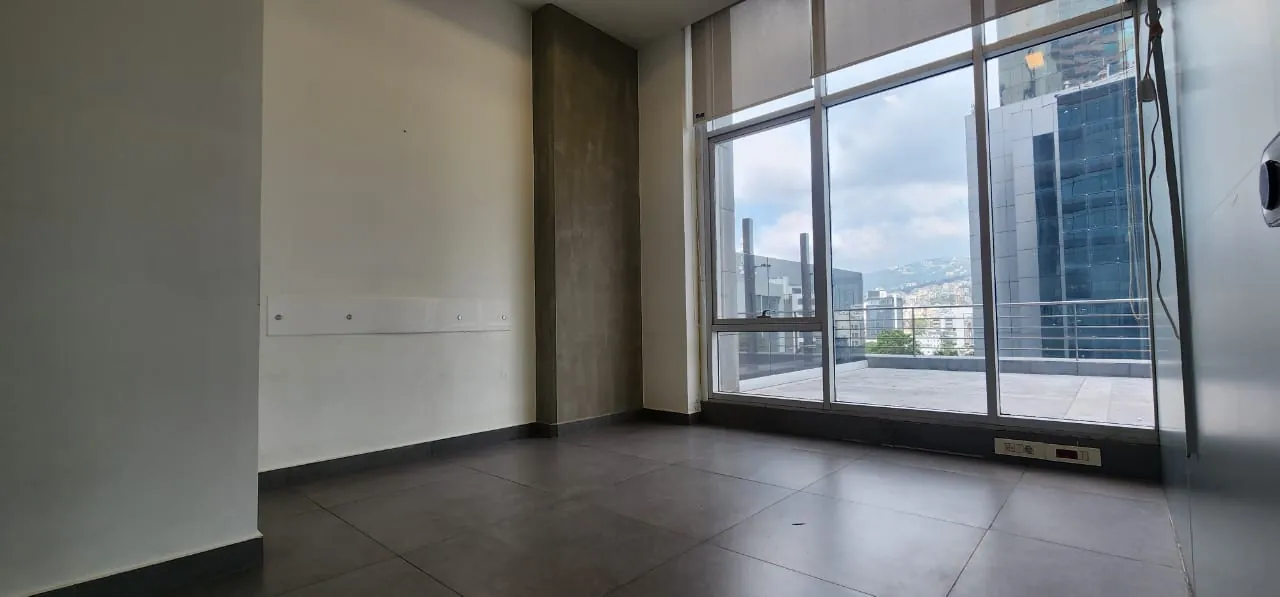 Modern Office With Big Terrace for Rent in Horsh Tabet — الصورة 9