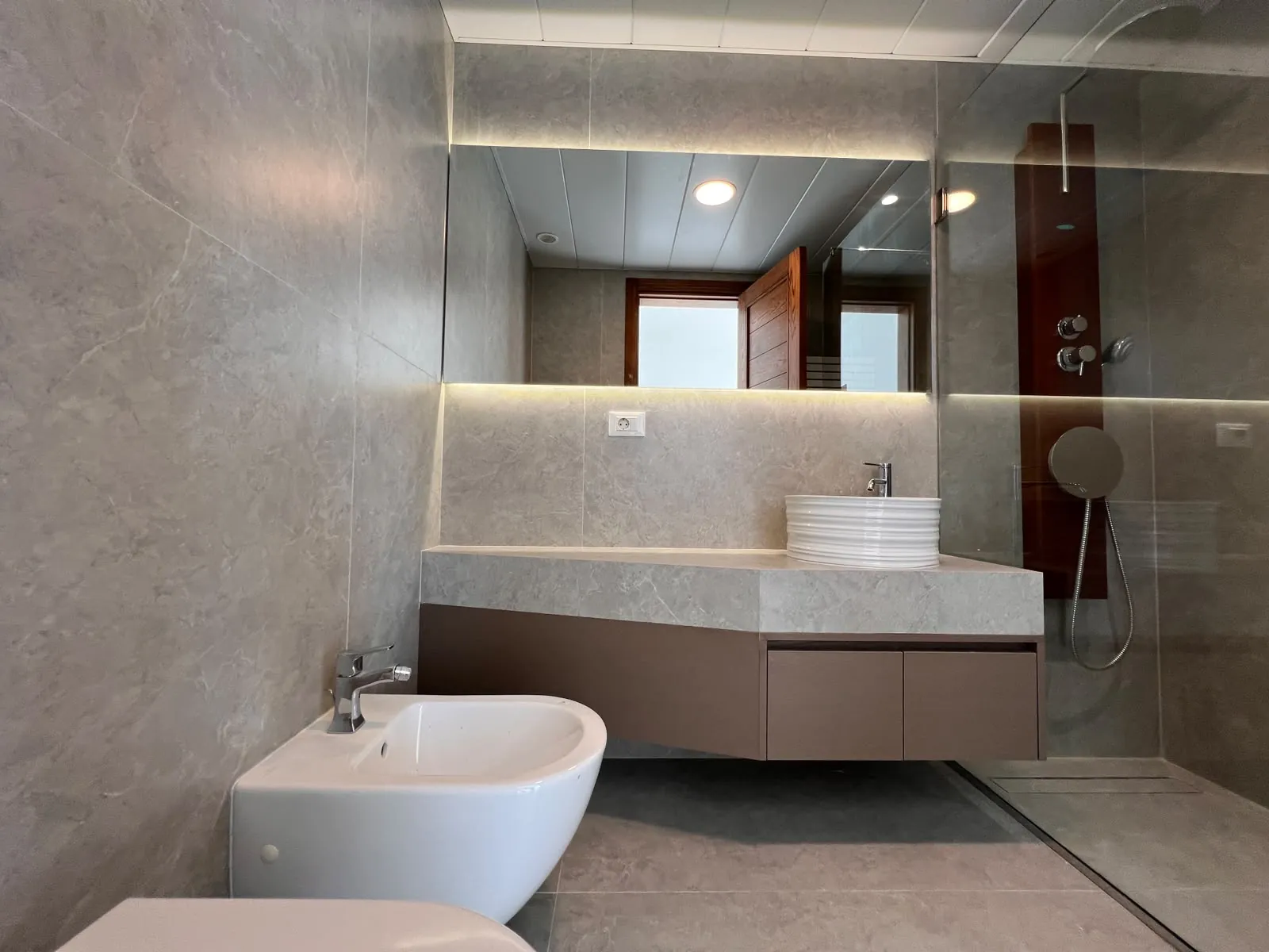 4-Bedroom Apartment with Panoramic Sea View for Sale in Pasteur — الصورة 9
