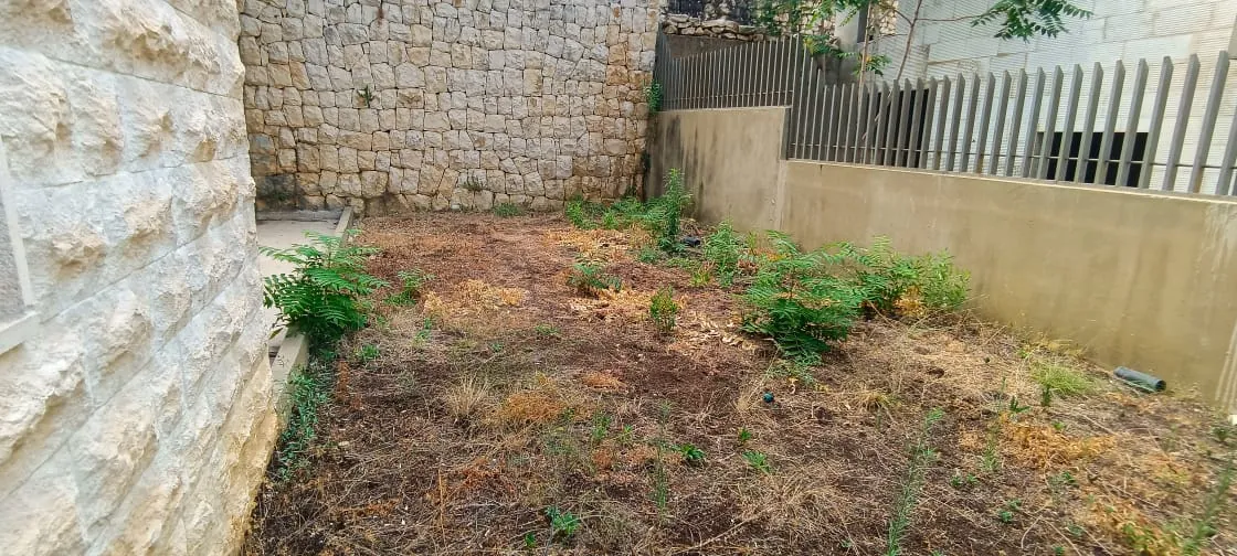 Spacious Apartment with Garden for Sale in Kfarhbeib — الصورة 2