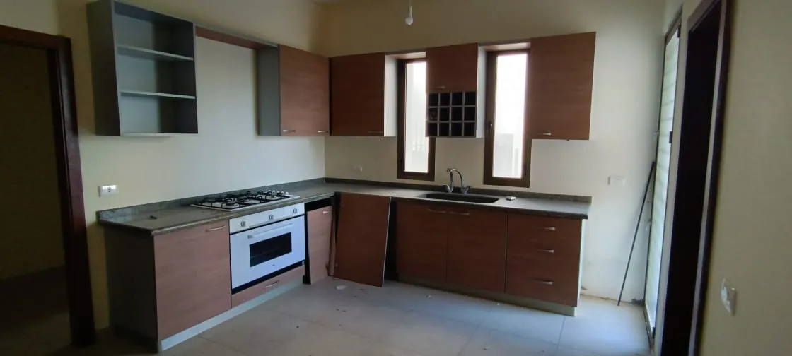 Spacious Apartment with Garden for Sale in Kfarhbeib — الصورة 3