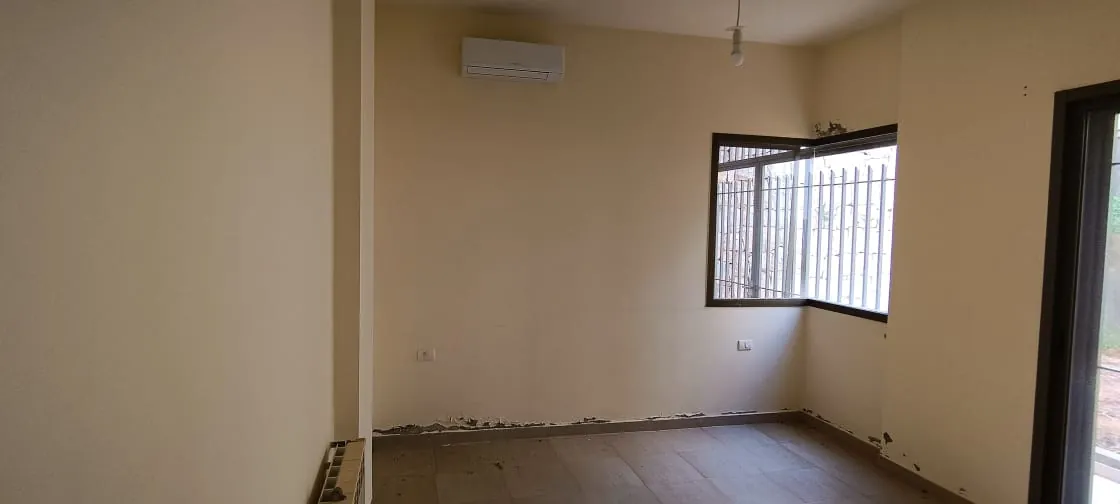 Spacious Apartment with Garden for Sale in Kfarhbeib — الصورة 7