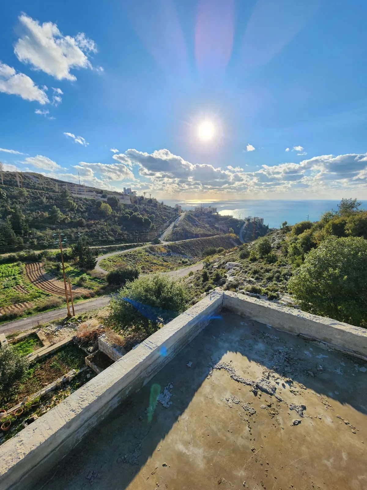 1000 SQM Building For Sale In Halat With A Beautiful View — الصورة 3