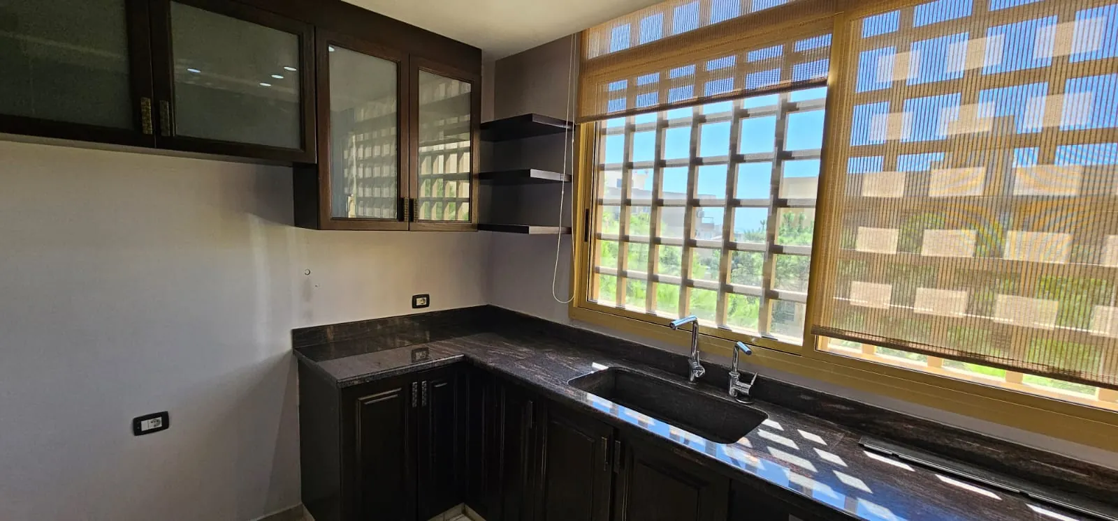 Semi-Furnished Apartment for Rent In Adma — الصورة 2