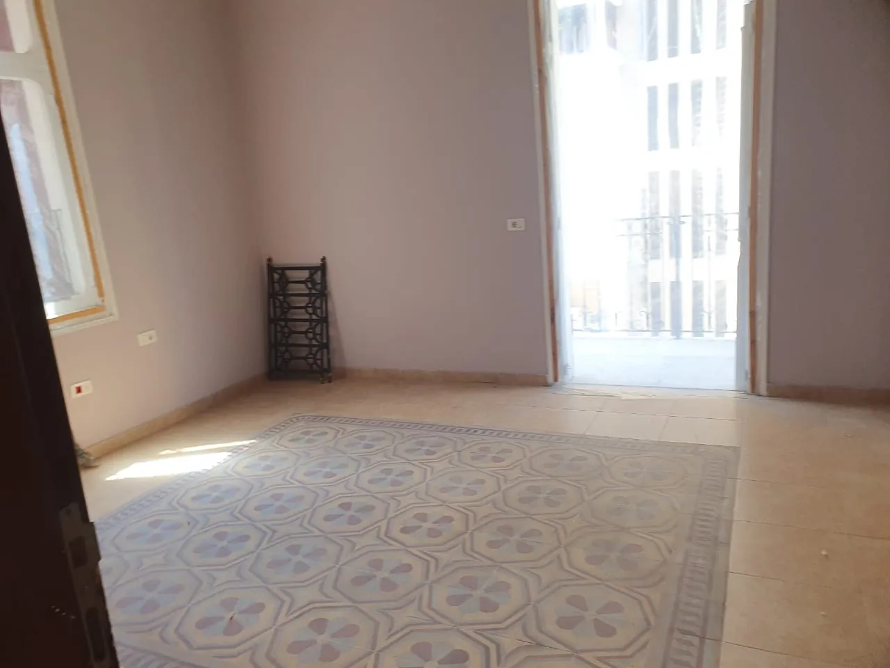 Building of 3 Floors with Front Garden for Sale in Achrafieh — الصورة 10