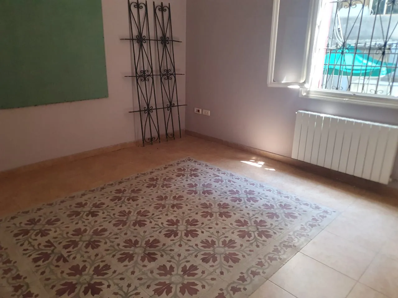 Building of 3 Floors with Front Garden for Sale in Achrafieh — الصورة 4