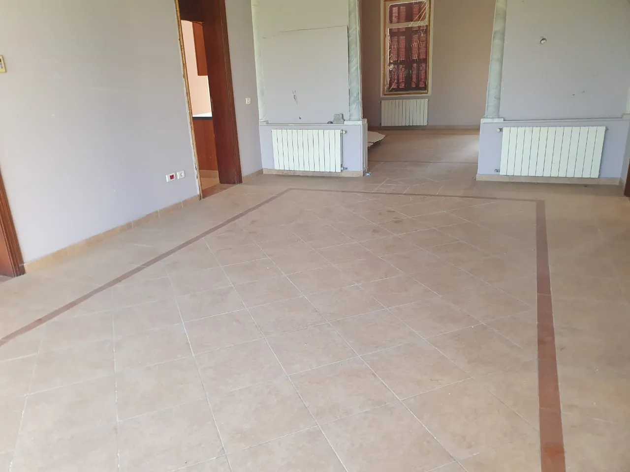Building of 3 Floors with Front Garden for Sale in Achrafieh — الصورة 7