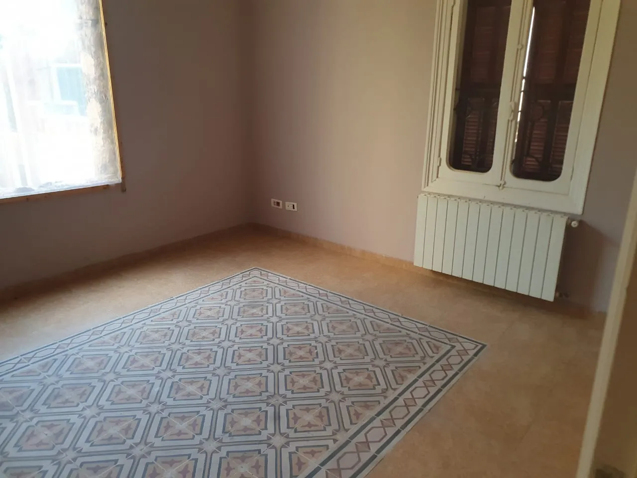 Building of 3 Floors with Front Garden for Sale in Achrafieh — الصورة 9