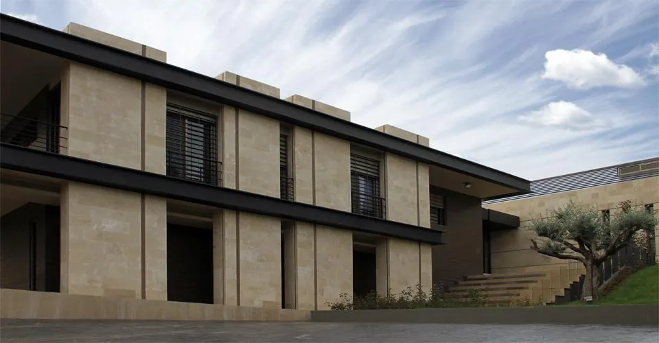 Spacious Villa On A Land for Sale In Ain Alak, Metn — الصورة 5