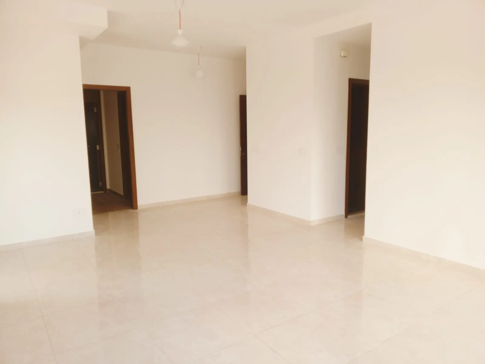 Apartment with Terrace & Partial Sea View for Sale in Jbeil — الصورة 4