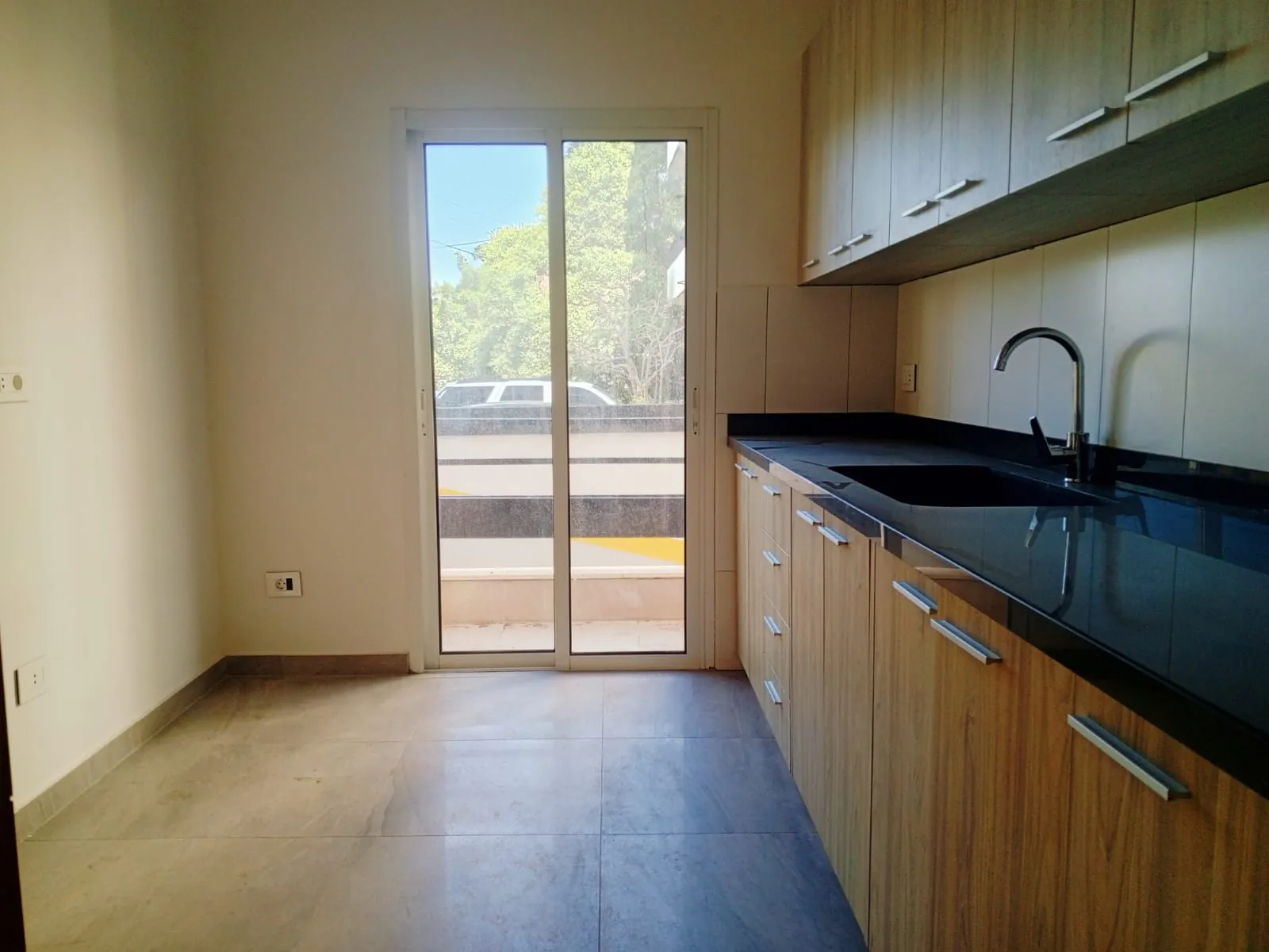 Apartment with Terrace & Partial Sea View for Sale in Jbeil — الصورة 5
