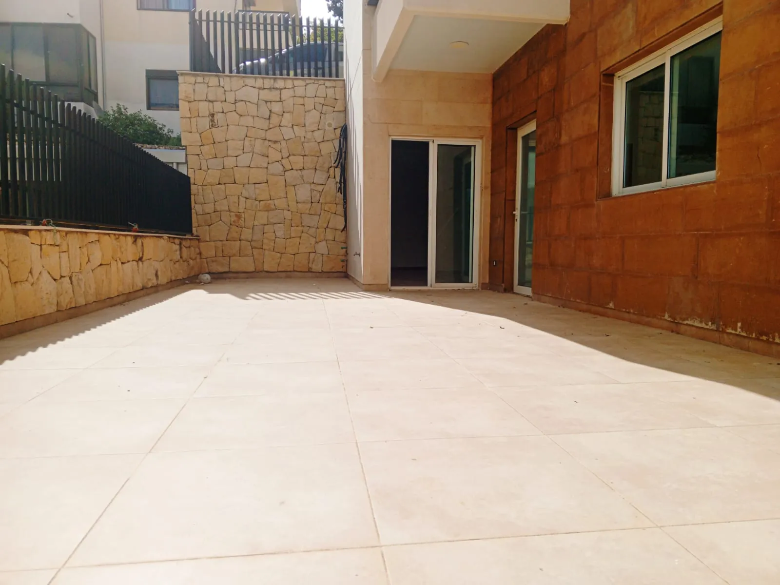 Apartment with Terrace & Partial Sea View for Sale in Jbeil — الصورة 6