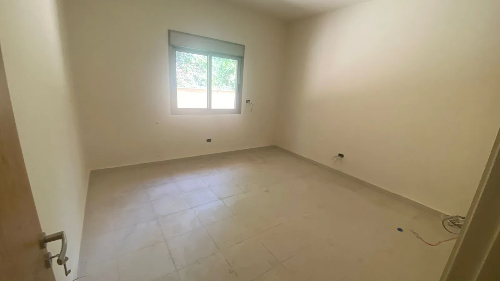 Spacious Apartment With Terrace for Sale in Dik El Mehdi — الصورة 9