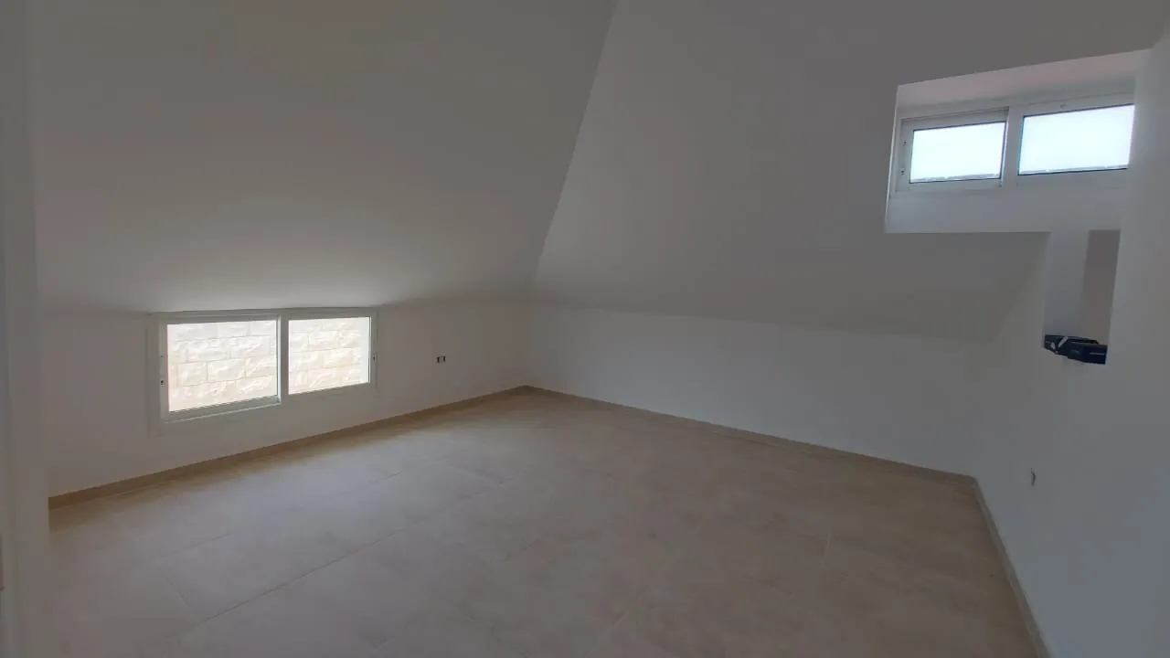 Duplex Apartment for Rent In Jbeil Mar Geryes — الصورة 5