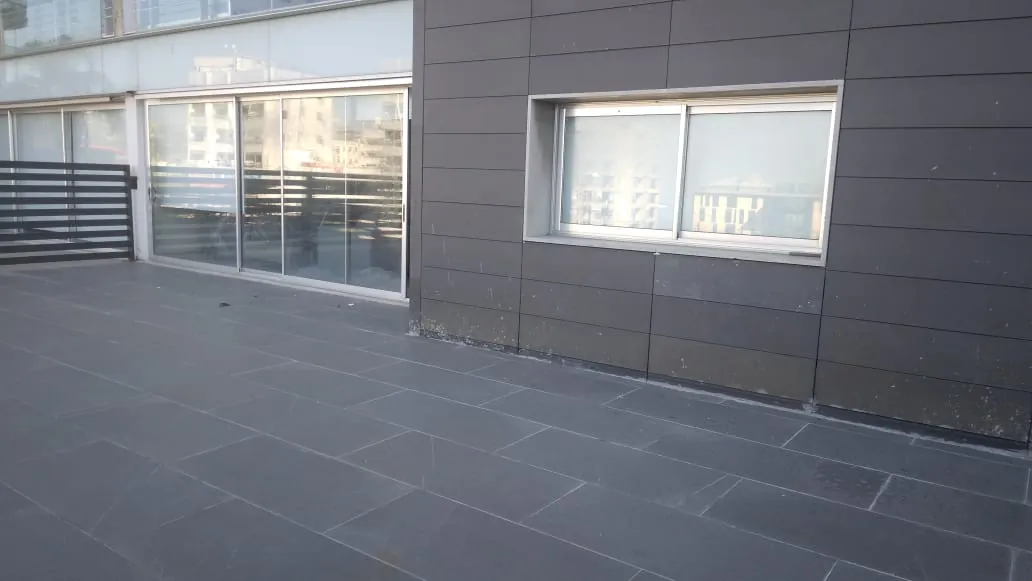 Spacious Modern And Furnished Apartment With Terrace for Rent In Sahel Alma — الصورة 6