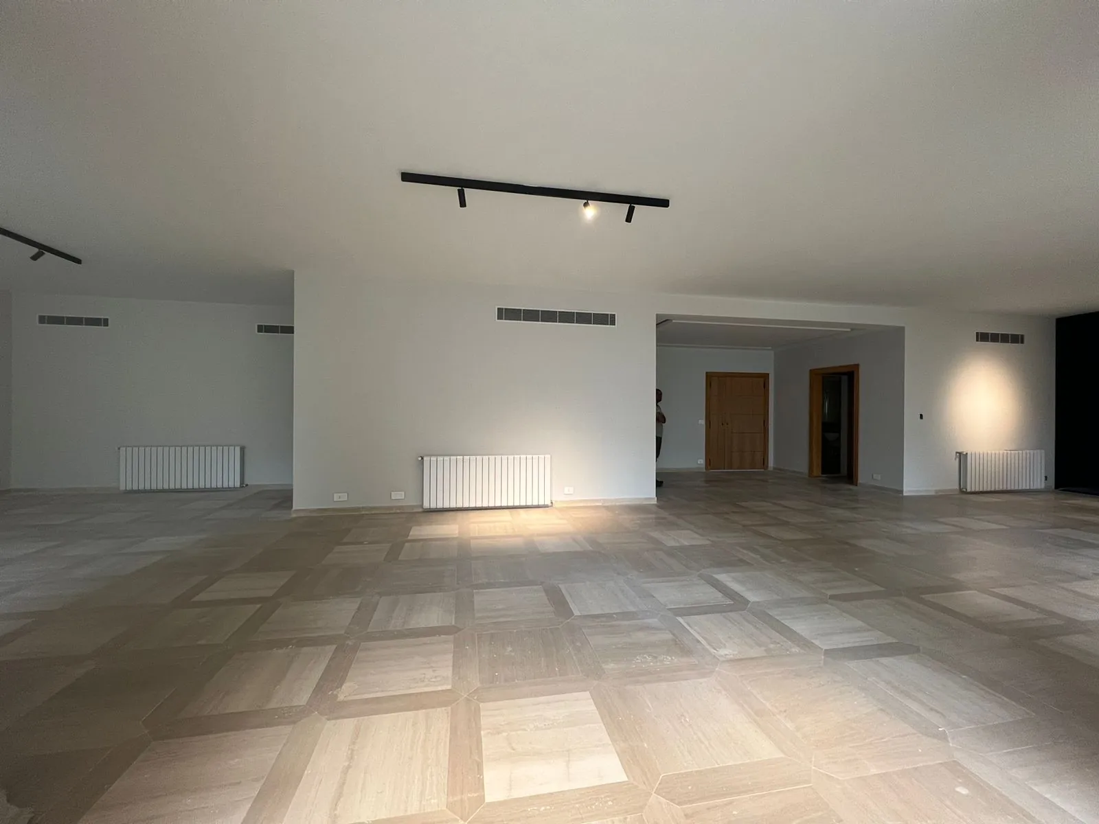 Fully Renovated Apartment for Rent in Achrafieh, Tabaris — الصورة 2