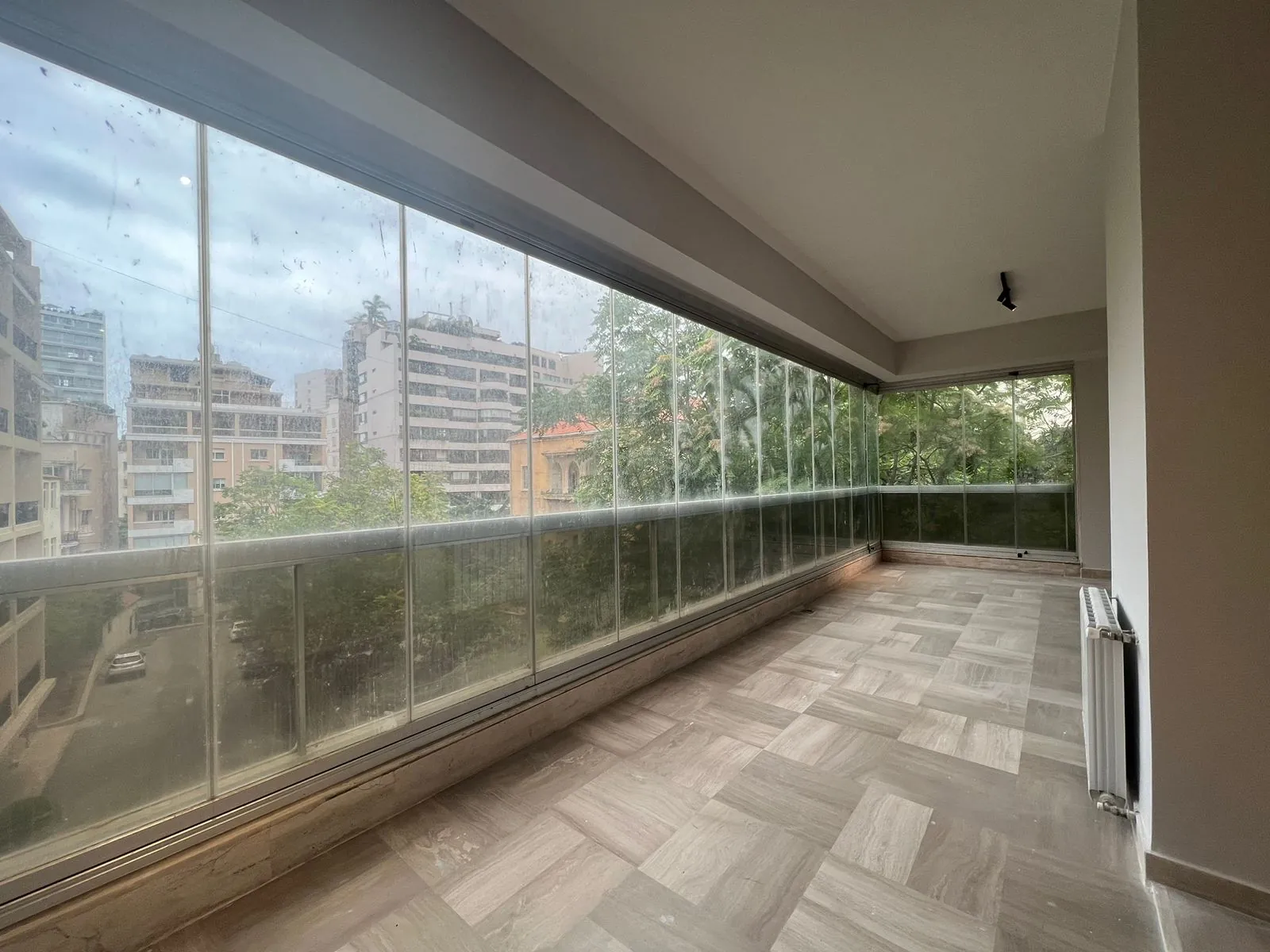 Fully Renovated Apartment for Rent in Achrafieh, Tabaris — الصورة 3