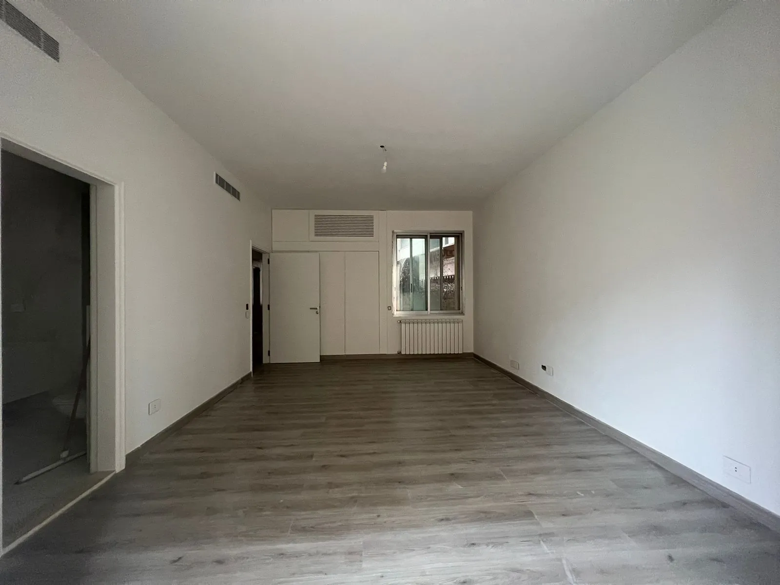 Fully Renovated Apartment for Rent in Achrafieh, Tabaris — الصورة 5