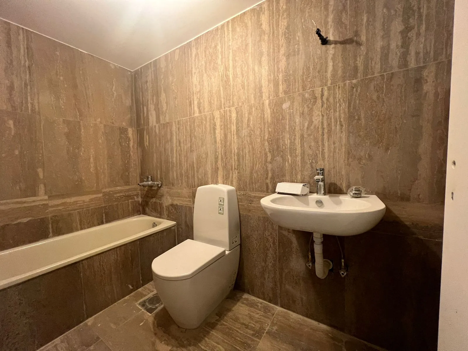Fully Renovated Apartment for Rent in Achrafieh, Tabaris — الصورة 9