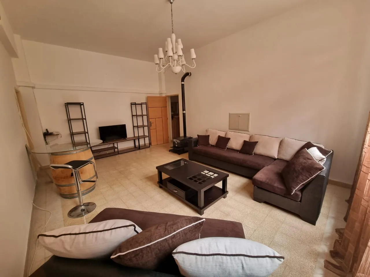 2-Bedroom Furnished Apartment for Rent in Achrafieh — الصورة 2