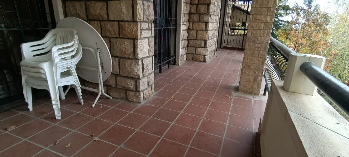 Fully Decorated Chalet With Garden for Rent in Mzar- Kfarzebian — الصورة 3
