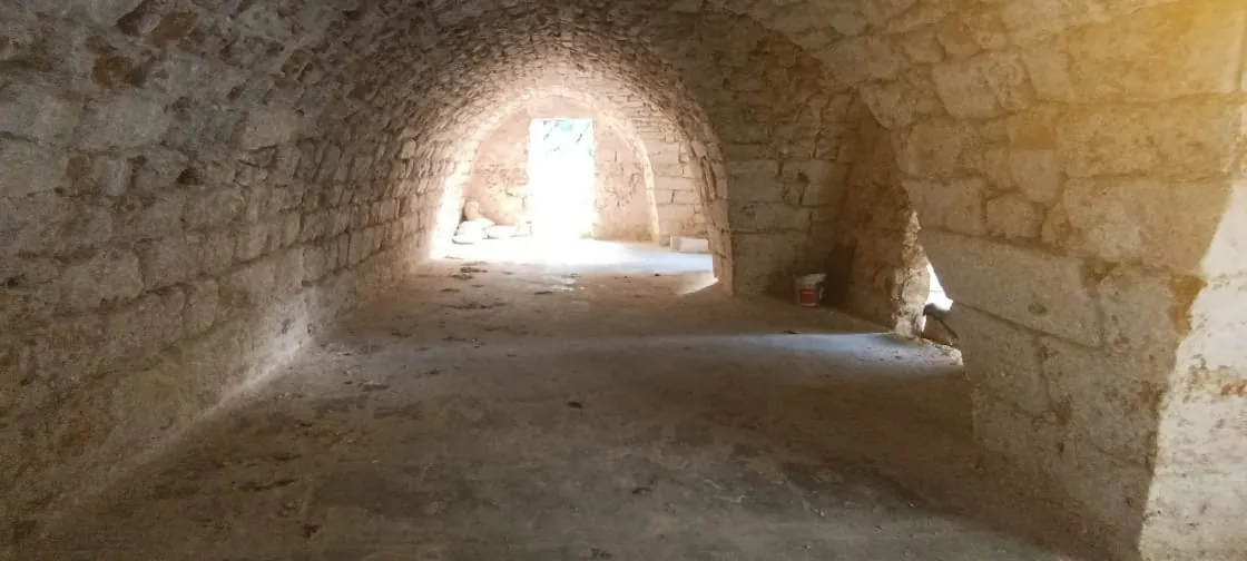 Traditional Old House with Garden for Rent in Jbeil — الصورة 2