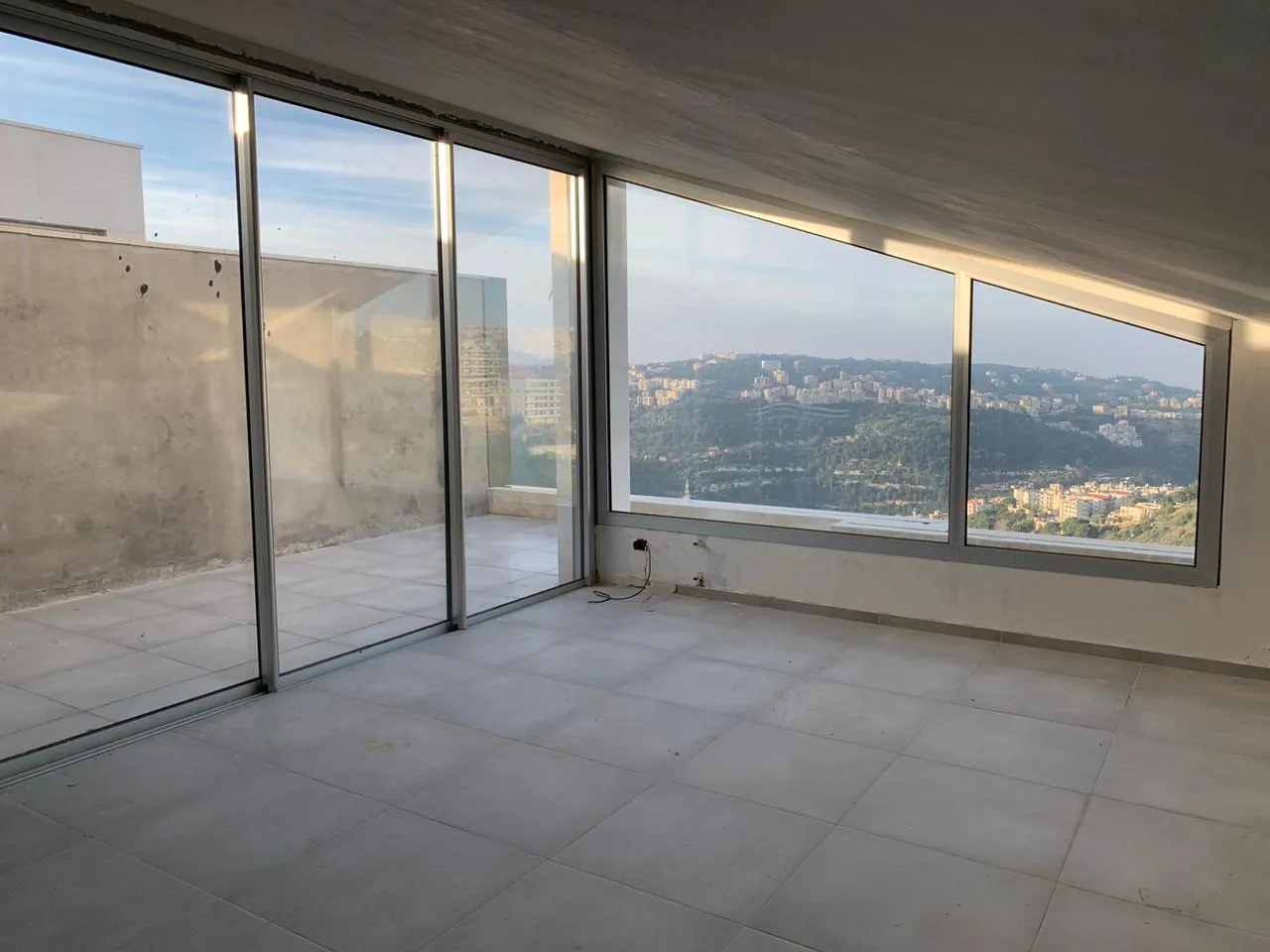 Spacious Duplex With Terrace for Sale In Monteverde — الصورة 5
