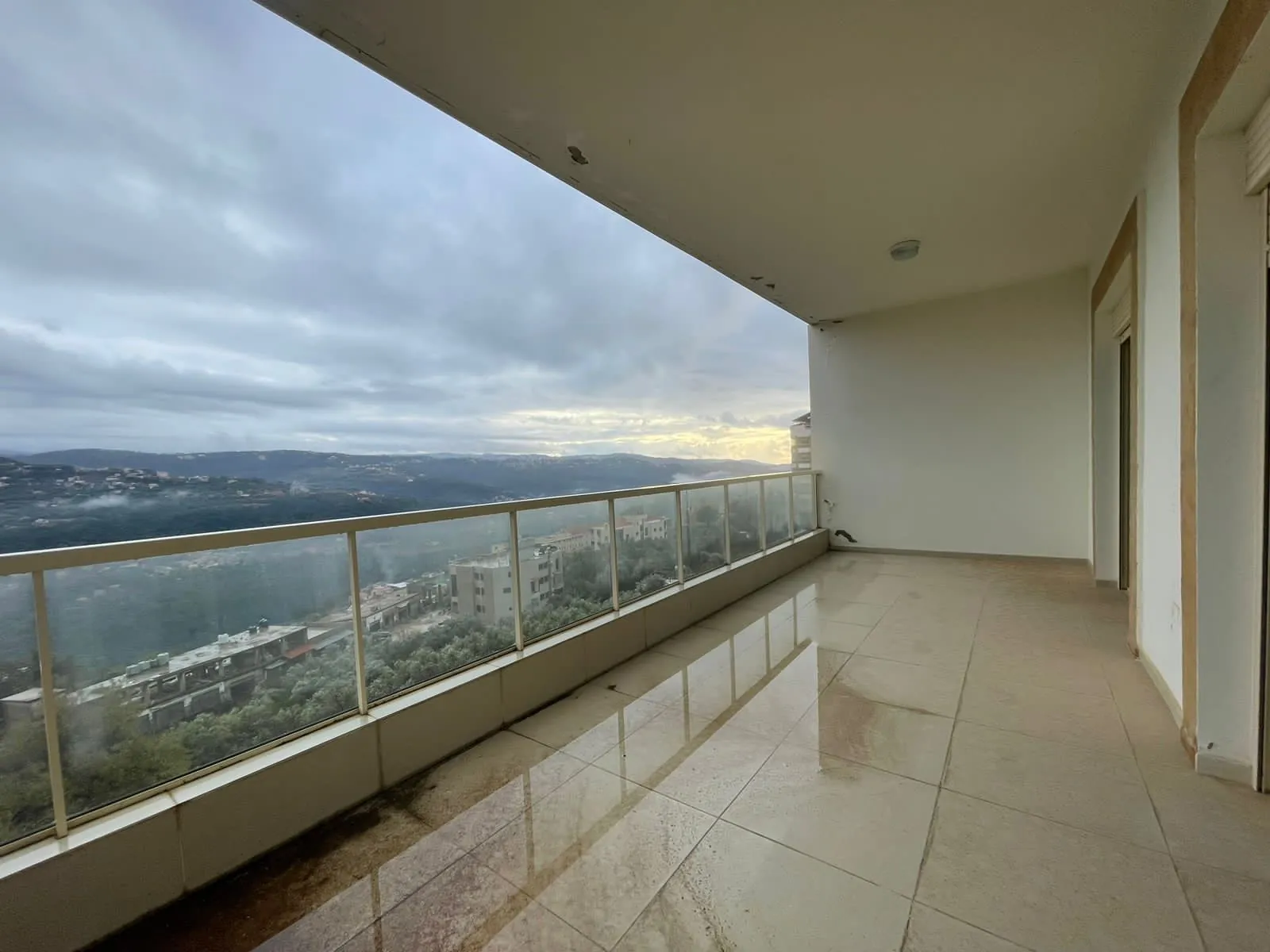 Spacious Duplex With Roof And Terrace for Sale In Baabdat — الصورة 2
