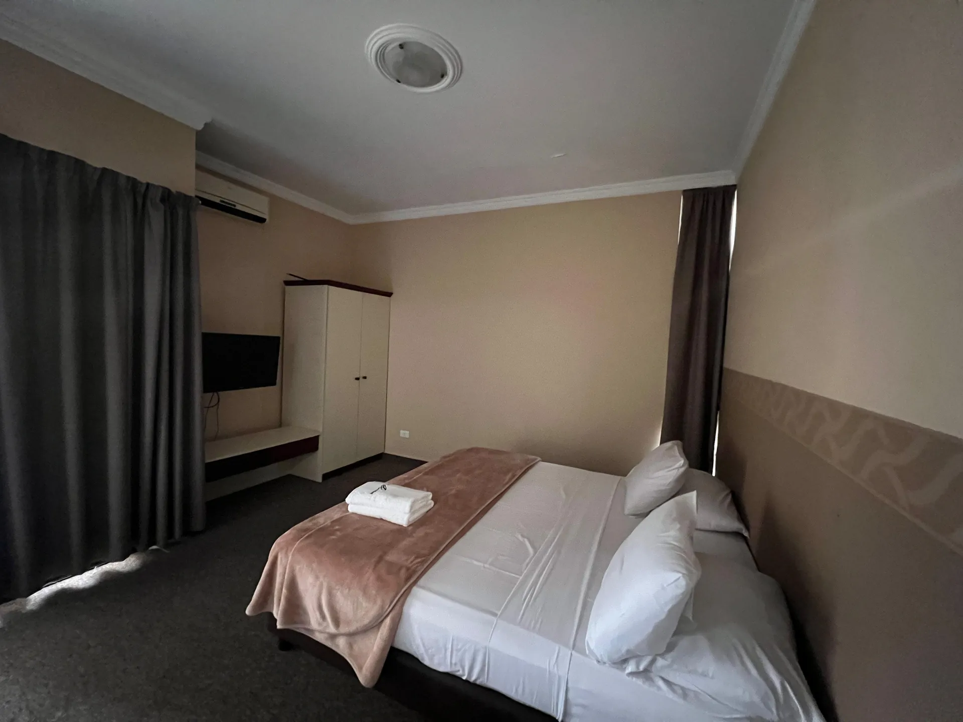 Fully Furnished and Functional Hotel for Sale in Kfarhbeib Ghazir — الصورة 10