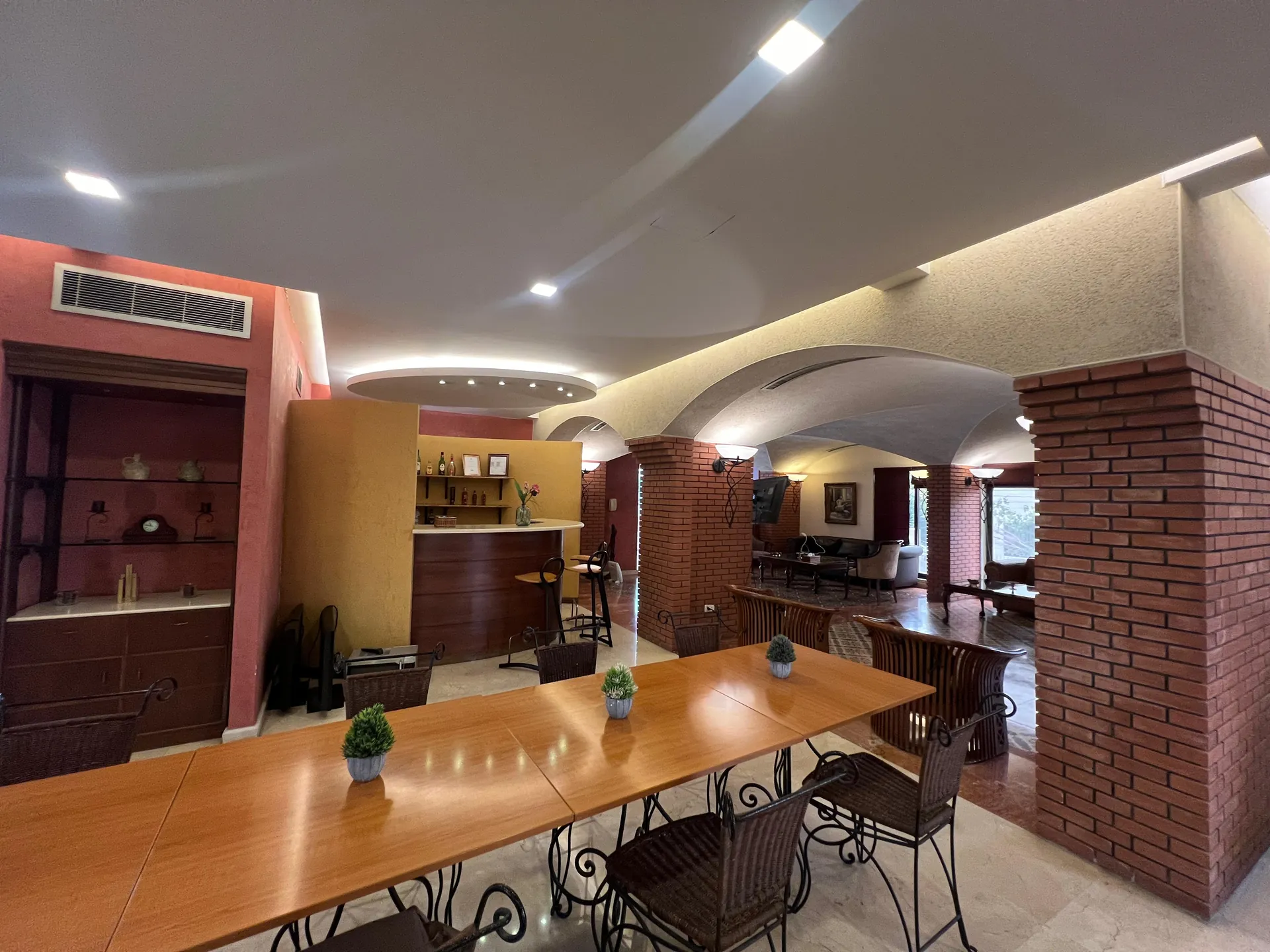 Fully Furnished and Functional Hotel for Sale in Kfarhbeib Ghazir — الصورة 3