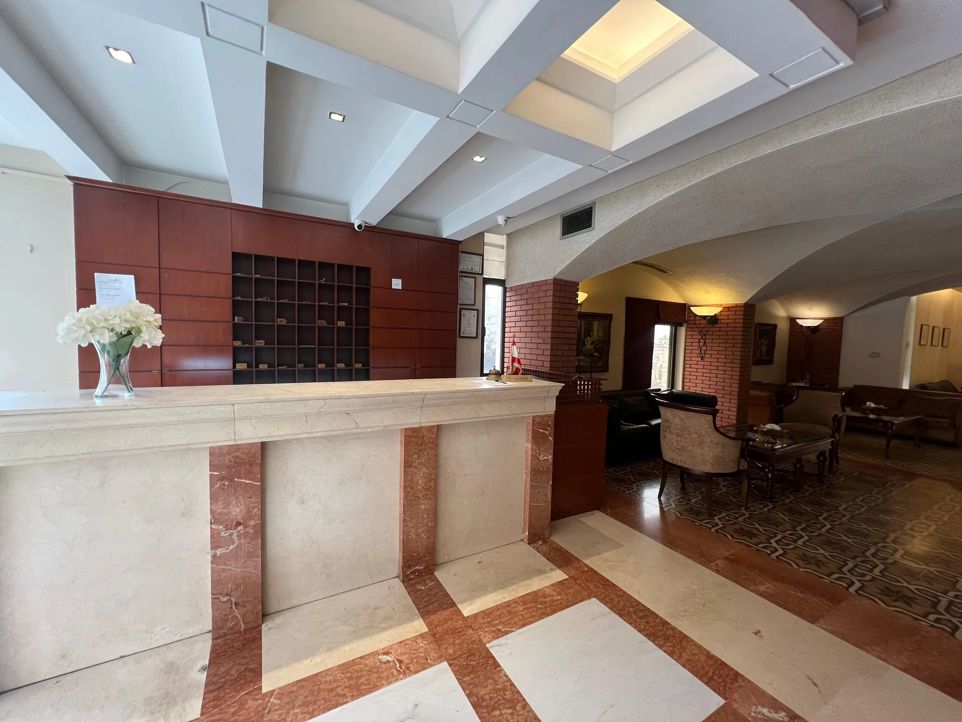 Fully Furnished and Functional Hotel for Sale in Kfarhbeib Ghazir — الصورة 4