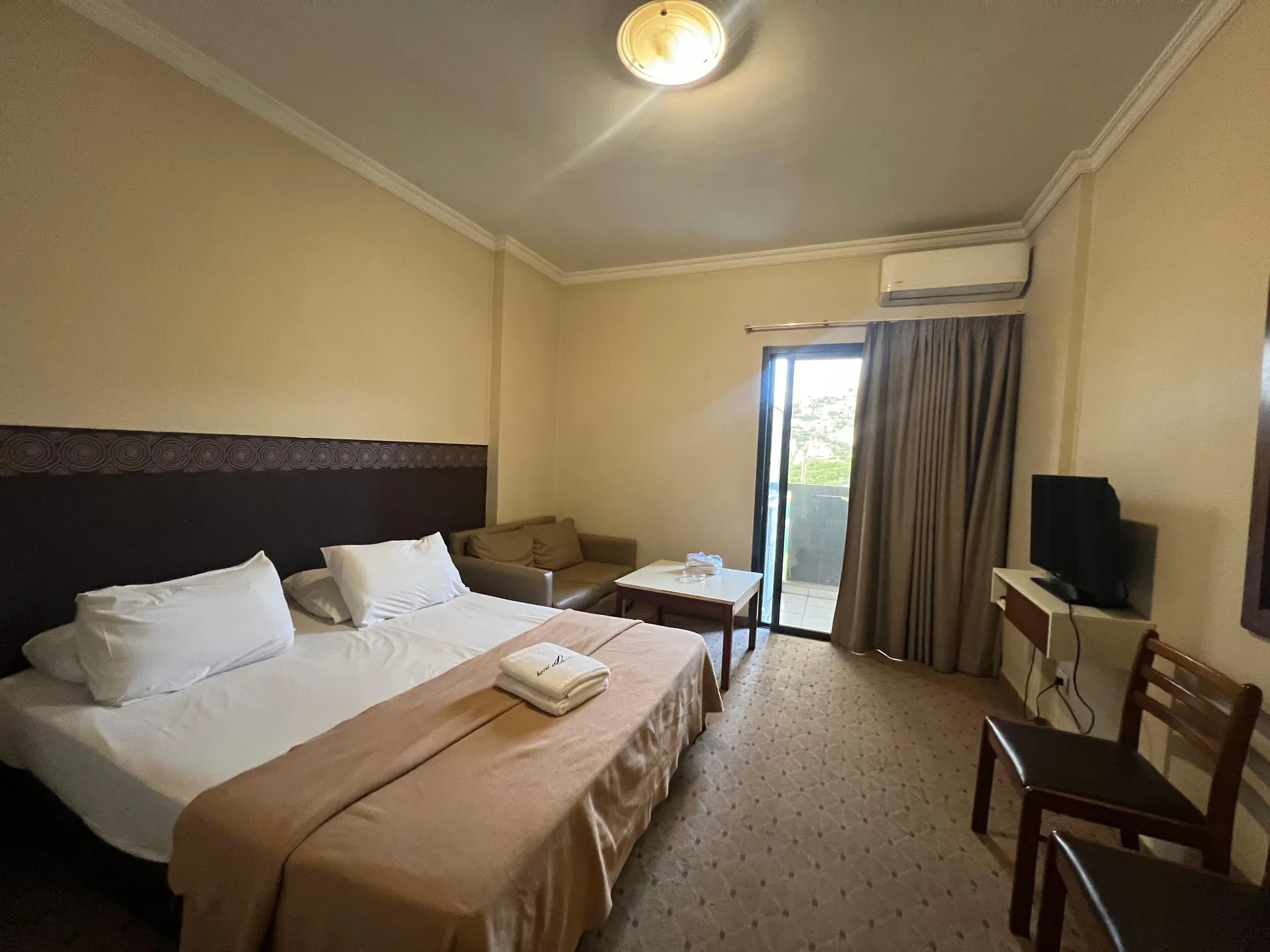 Fully Furnished and Functional Hotel for Sale in Kfarhbeib Ghazir — الصورة 9