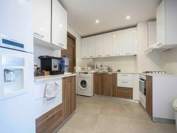 3-Bedroom Apartment with Terrace for Rent In Achrafieh, Sioufi — الصورة 4