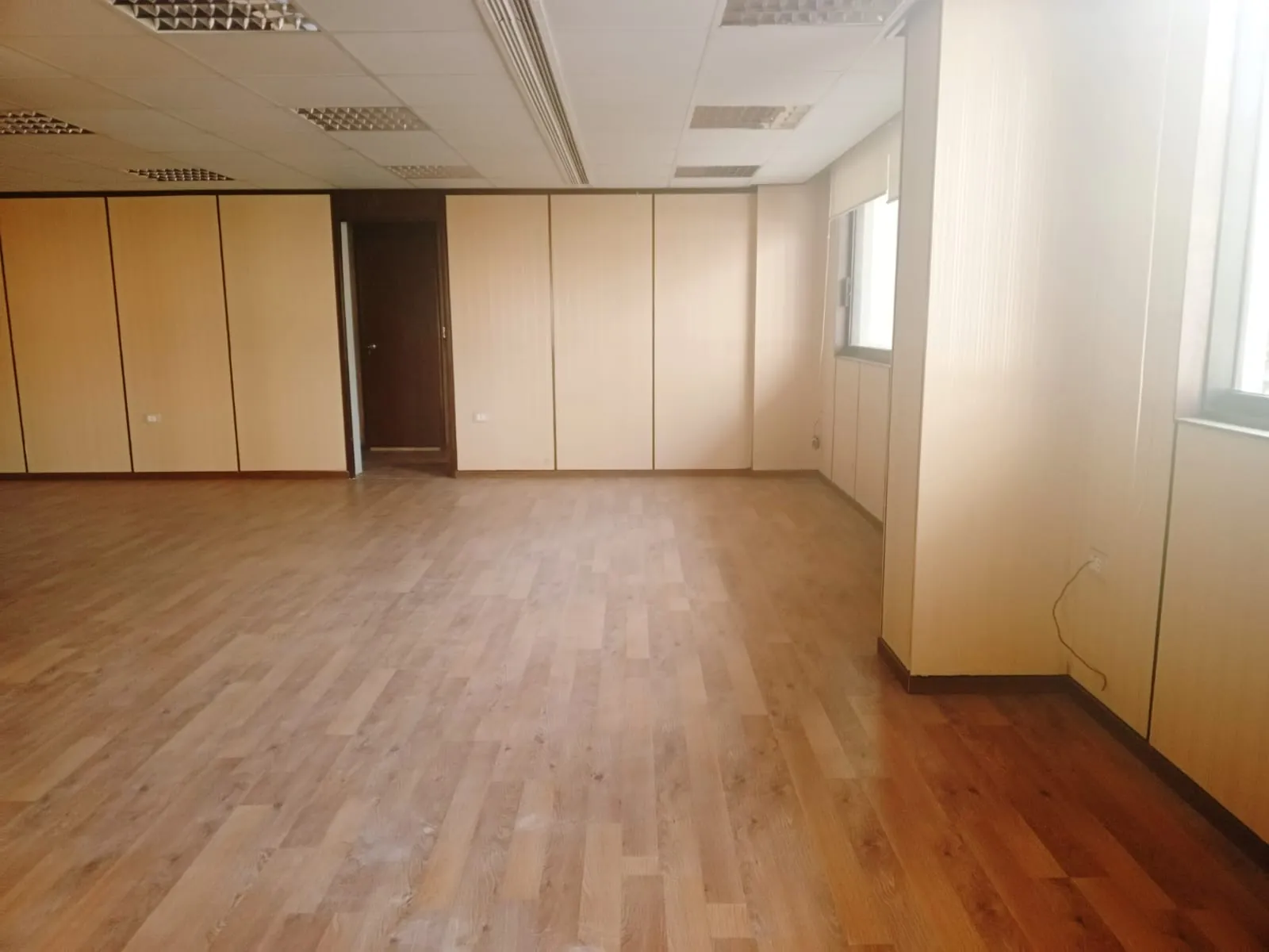 Spacious Office for Sale in Prime location in Jounieh — الصورة 4