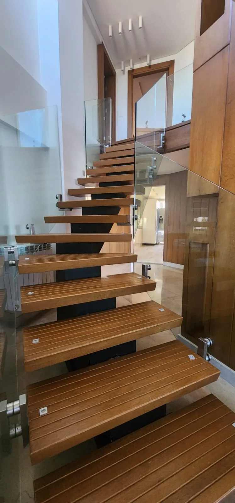 Spacious Fully Furnished Duplex With Great View for Sale In Louaize — الصورة 7