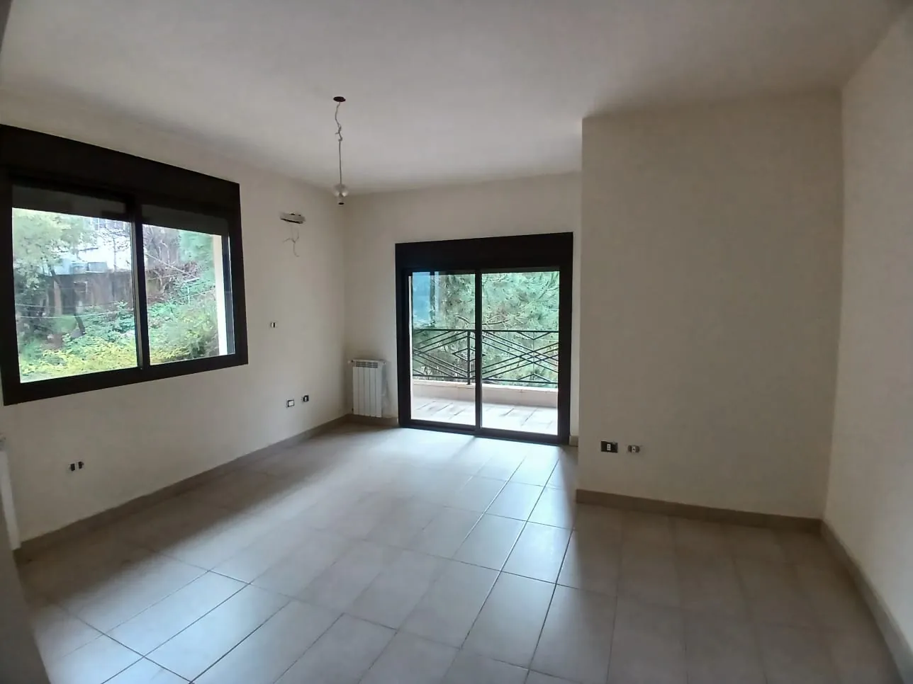 Spacious Apartment for Sale In Mazraat Yachouh — الصورة 10
