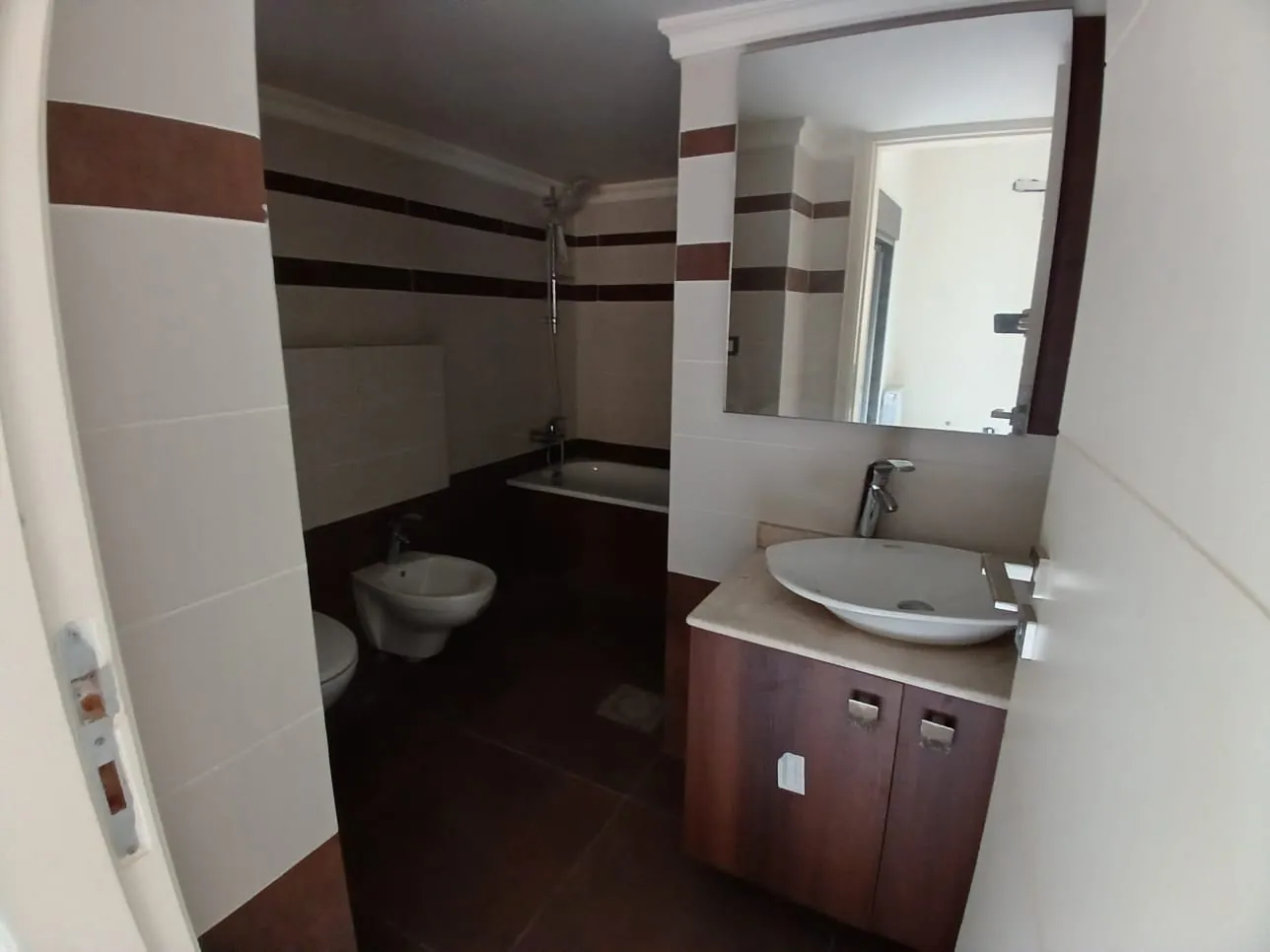 Spacious Apartment for Sale In Mazraat Yachouh — الصورة 4
