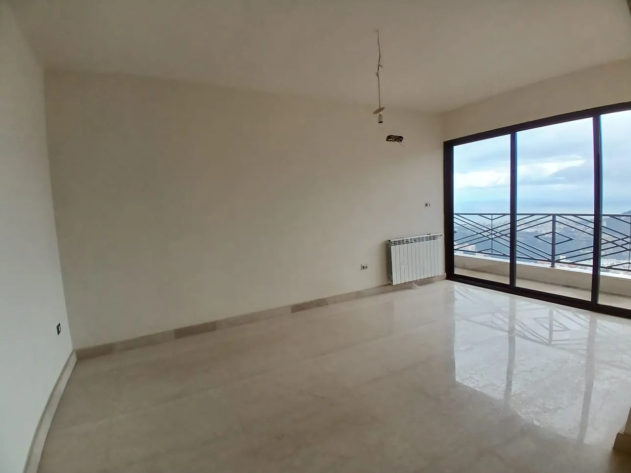 Spacious Apartment for Sale In Mazraat Yachouh — الصورة 5